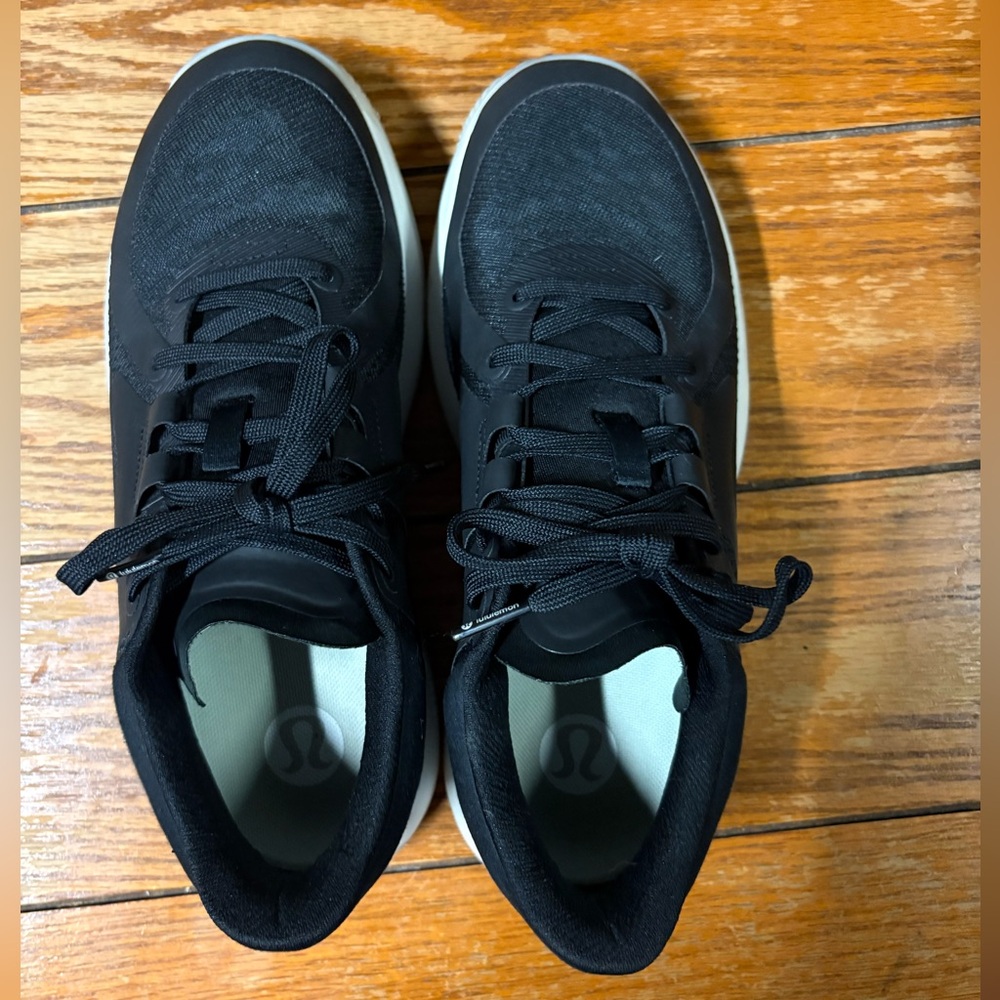 Lululemon strongfeel sneakers